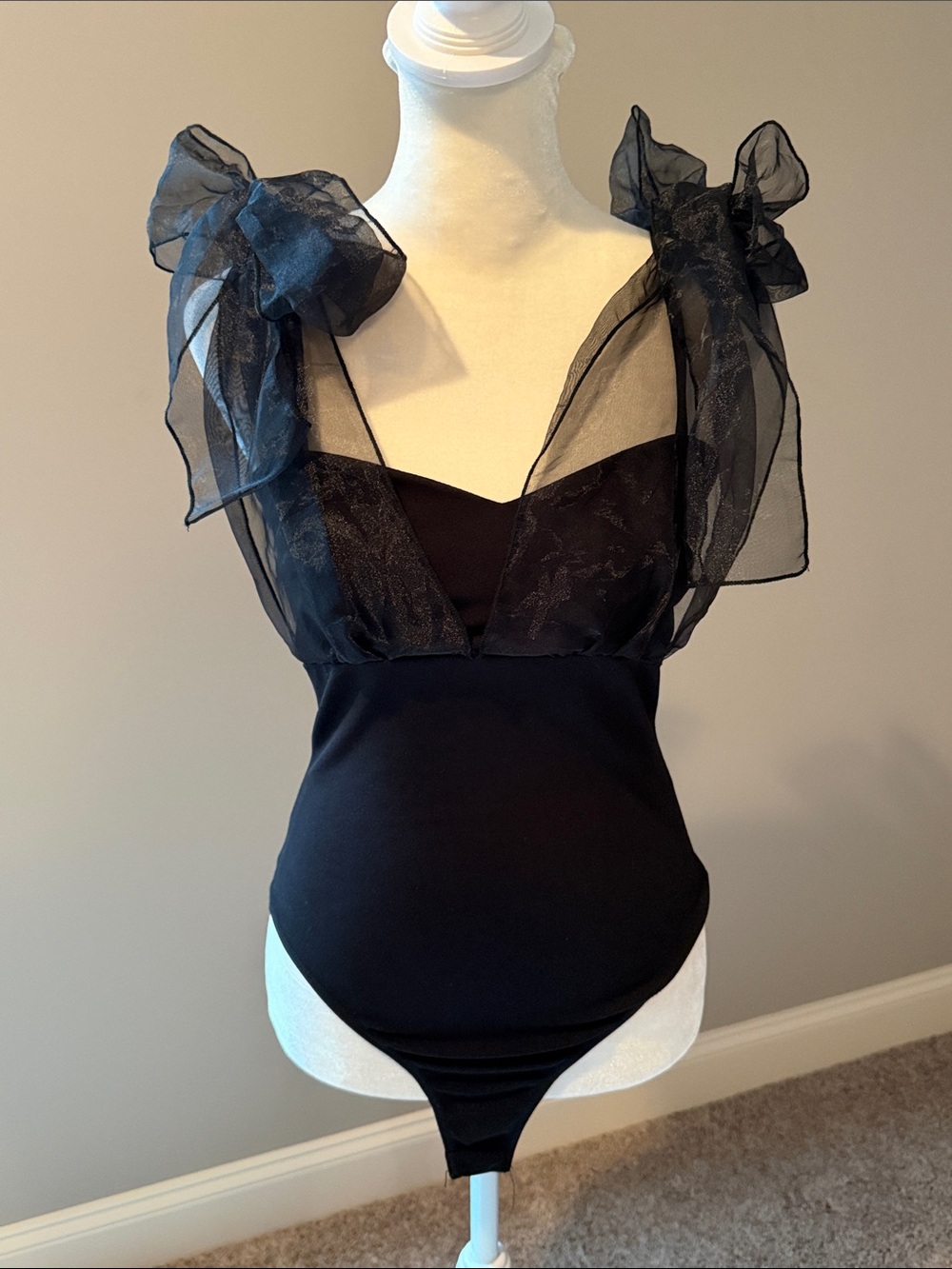 Blue Blush- 🖤Adorable black bodysuit with bows